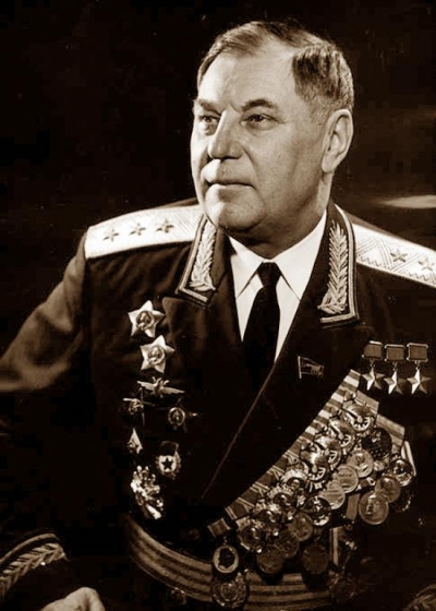Руководитель ДОСААФ СССР, маршал авиации, трижды Герой Советского Союза Александр Иванович Покрышкин